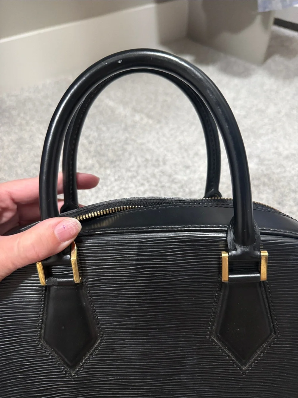 Louis Vuitton gold lv